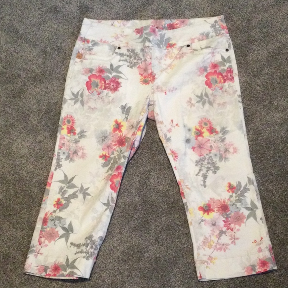 Lola brand capris size 14